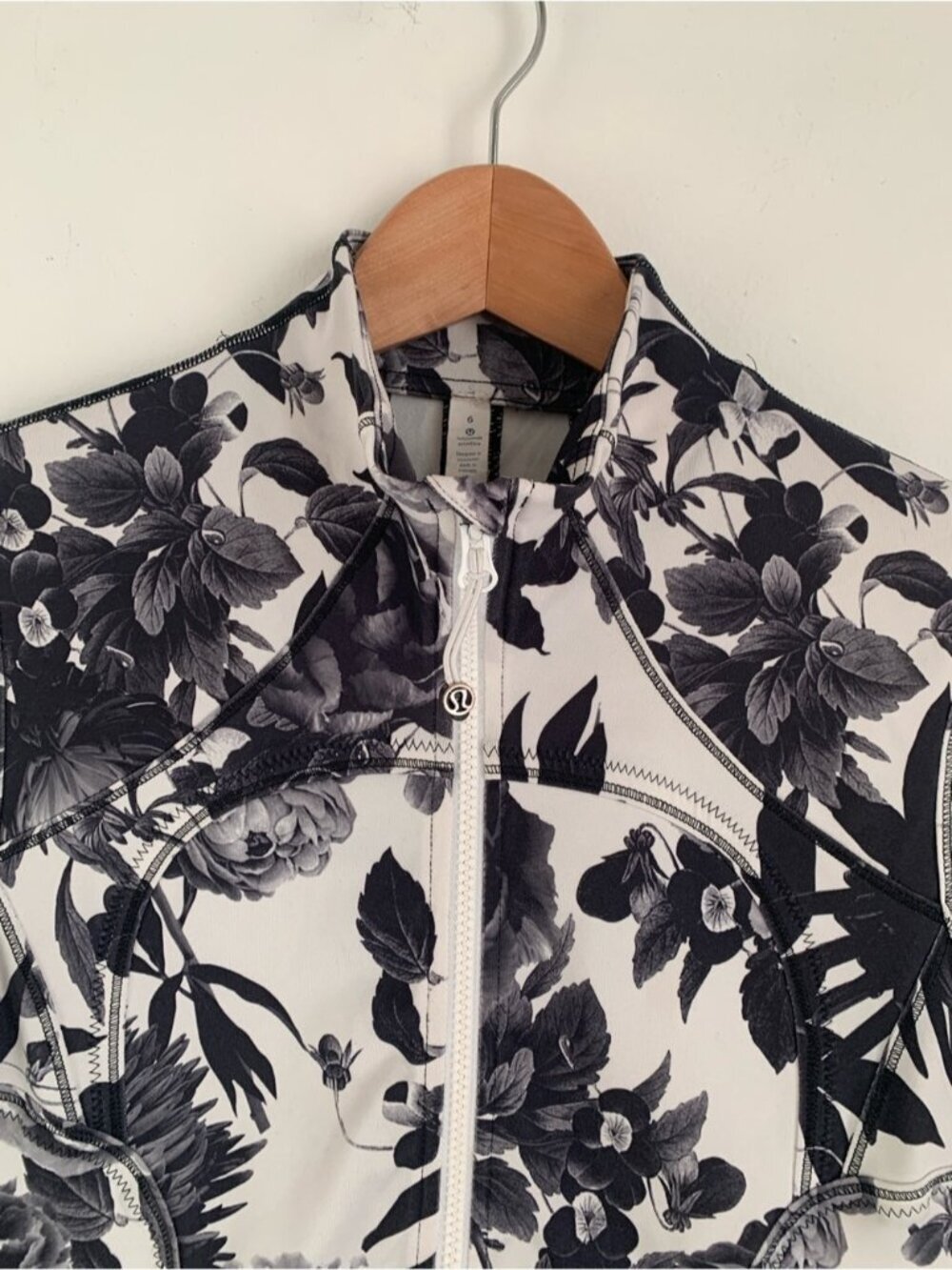 Lululemon Forme Jacket - Picture 8 of 10